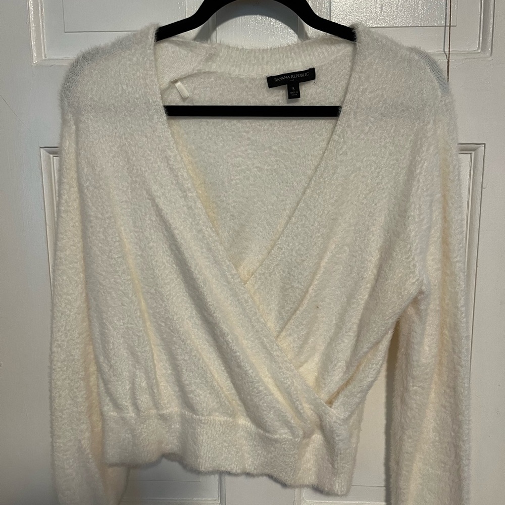 Women’s white V- Neck Sweater